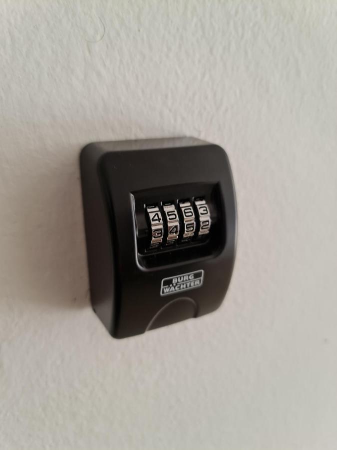 Apartment Pemper - Self Check In And Check Out Otočac Exterior foto